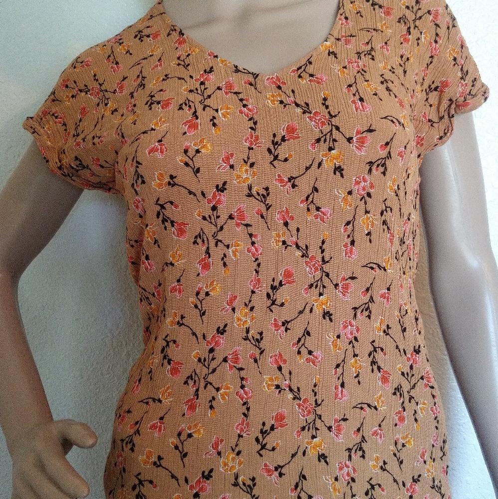 Maurices Xs Orange Short Sleeve Floral Top